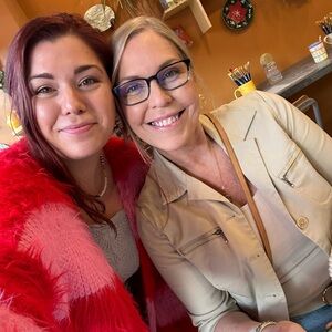 Meet your Posher Jennifer💚